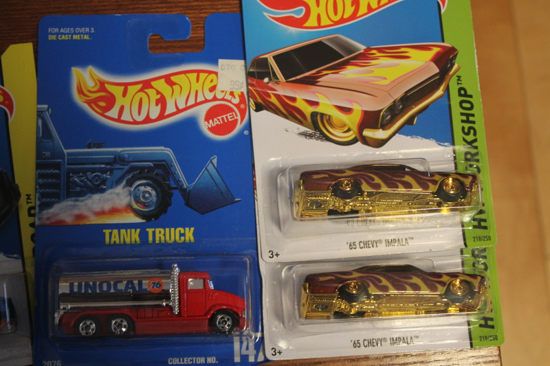 Illustration for article titled Enormous Die-Cast Collection - Box 3 - Hot Wheels